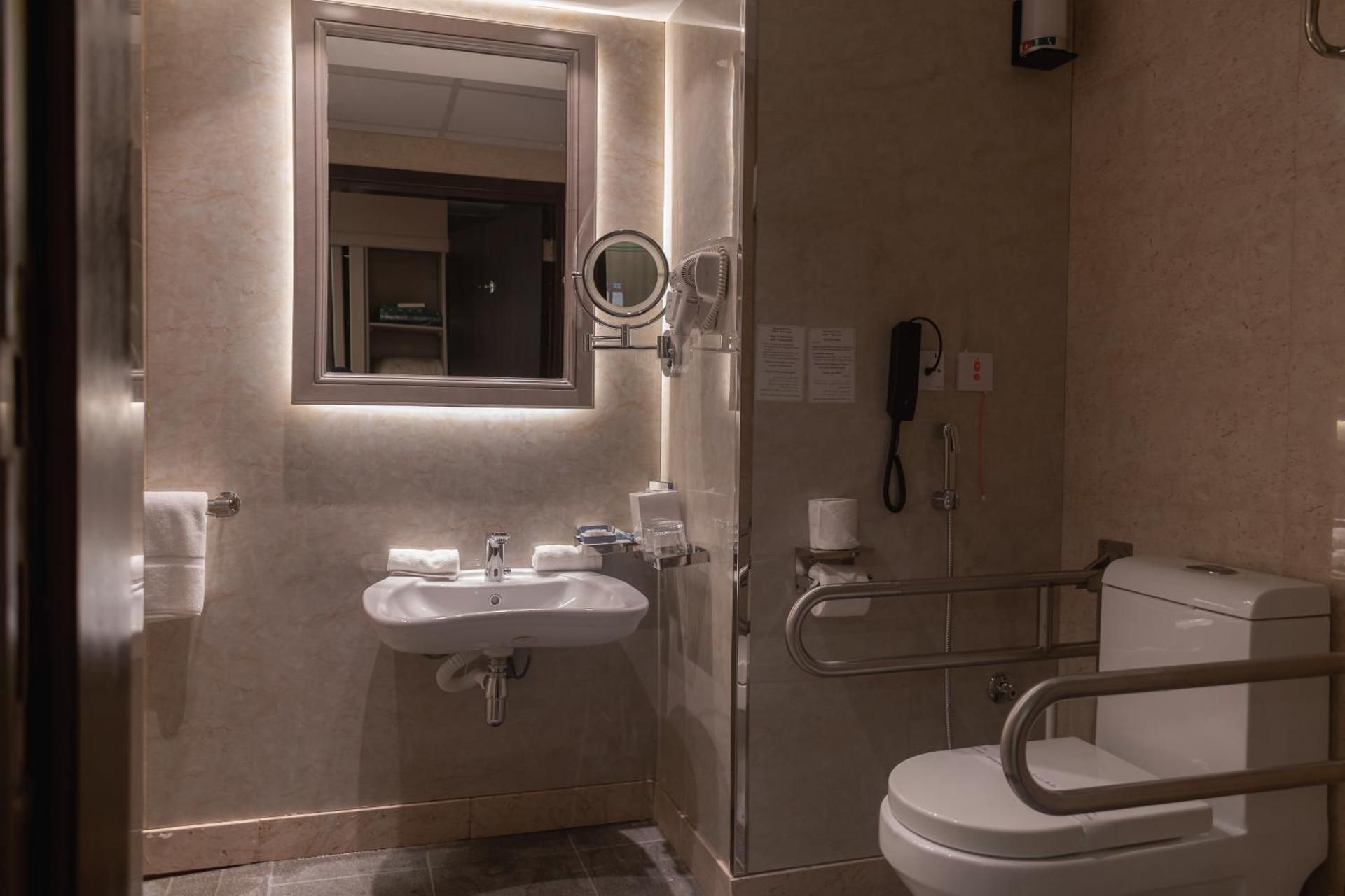 Accessibility - 2 Single, Roll-in Shower, Deluxe Room, Air Conditioning, Nonsmoking