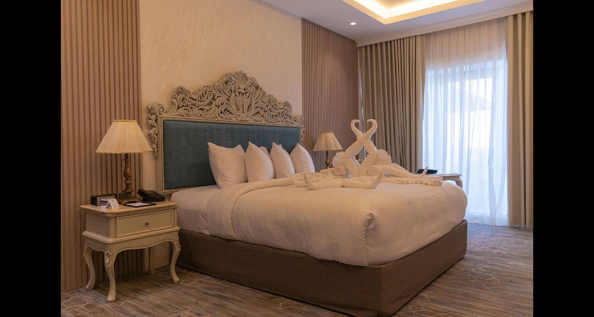 King Bed, Nonsmoking, Executive Room, Patio, Terrace
