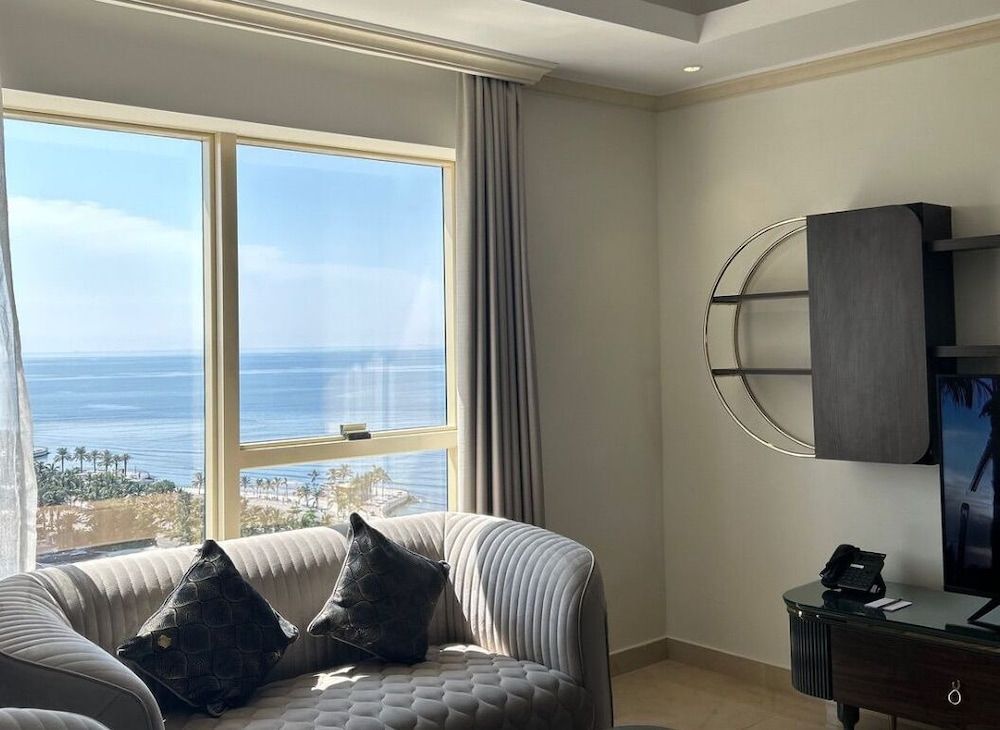 Seafront Luxury Suites Jeddah Corniche Executive Suite
