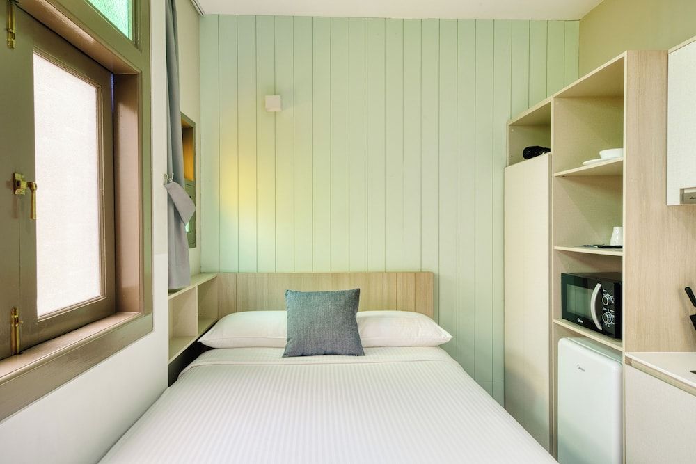 Habyt Studios Kallang Premier Studio, 1 Queen Bed 3