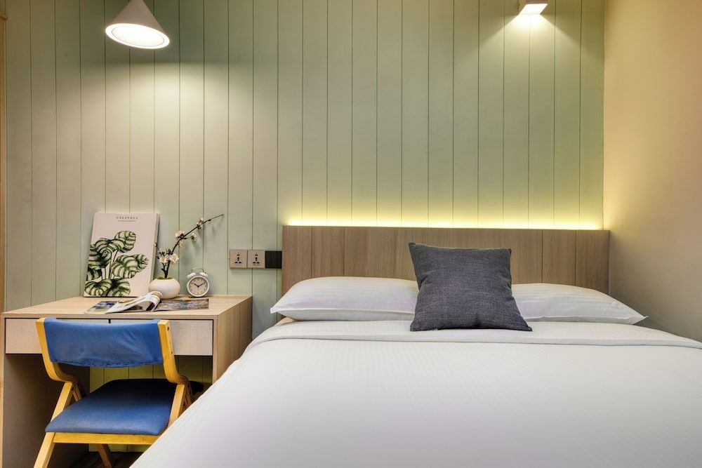 Habyt Studios Kallang Premier Studio, 1 Queen Bed 2