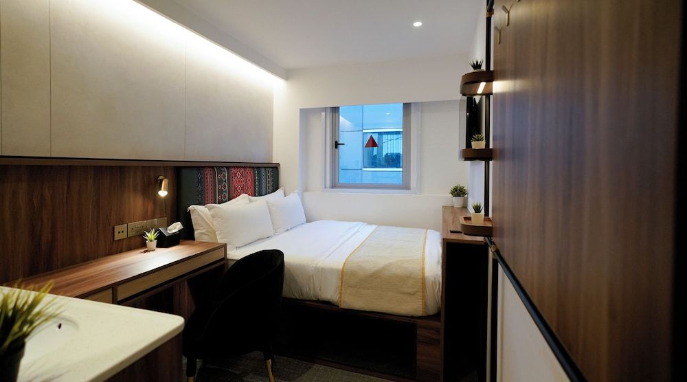 ST Signature Bugis Middle