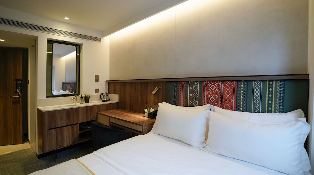 Deluxe Room, Window, SHORT OVERNIGHT, 11hrs:8PM-7AM