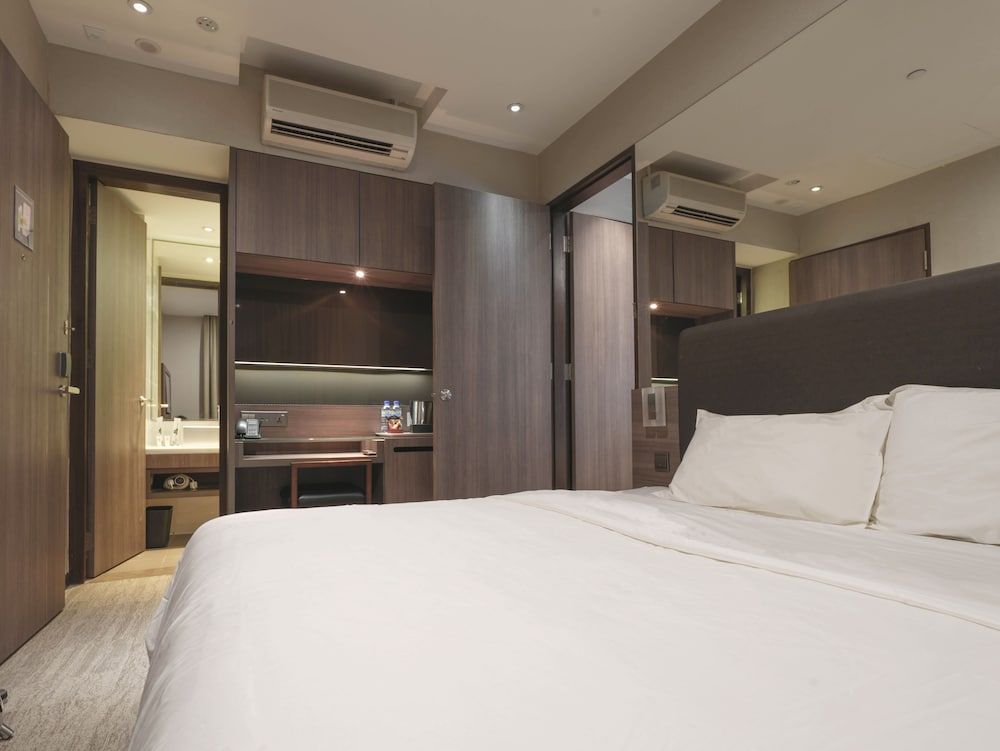 Connecting Room