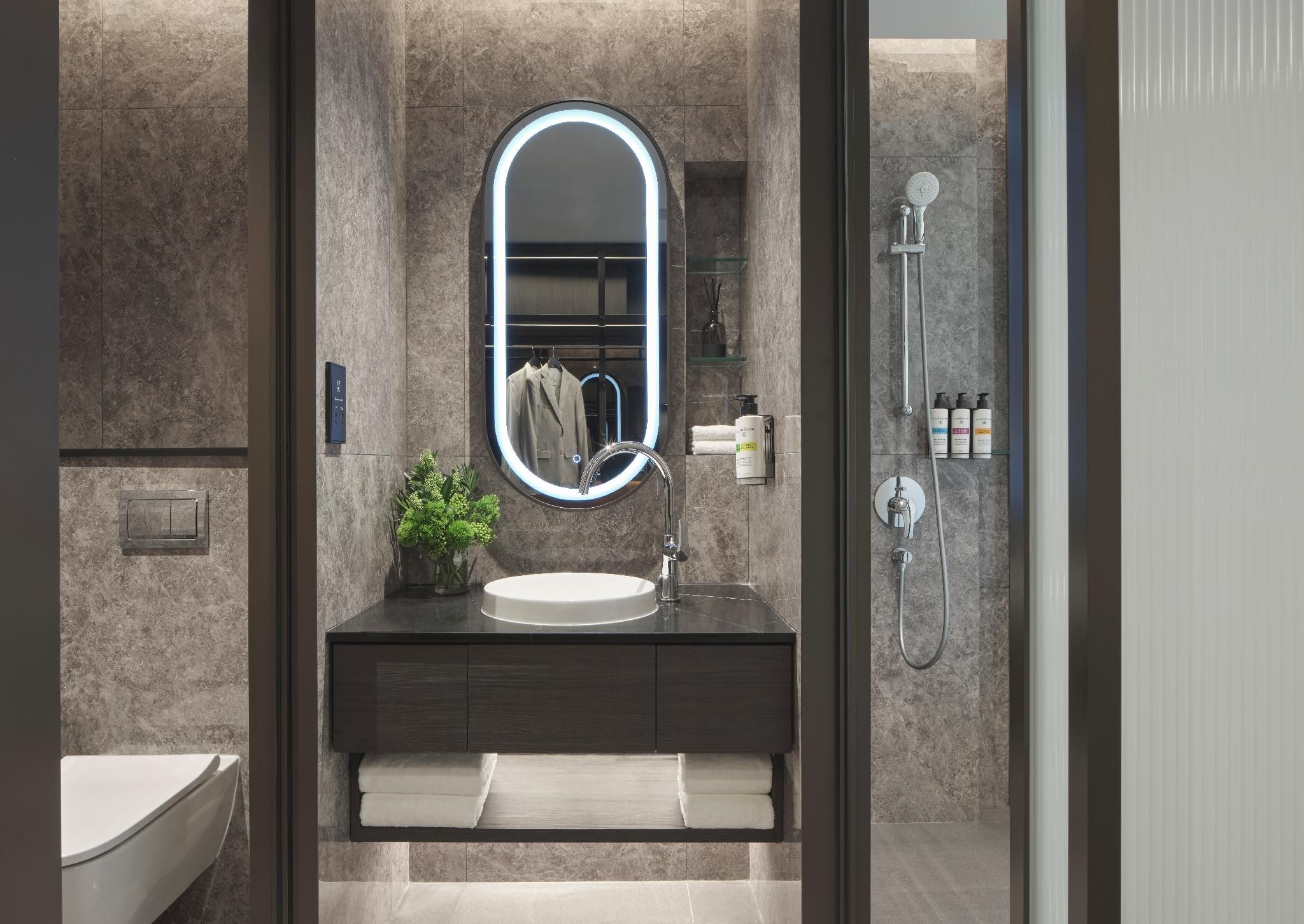 Deluxe Room, 1 King Bed, Rain Shower