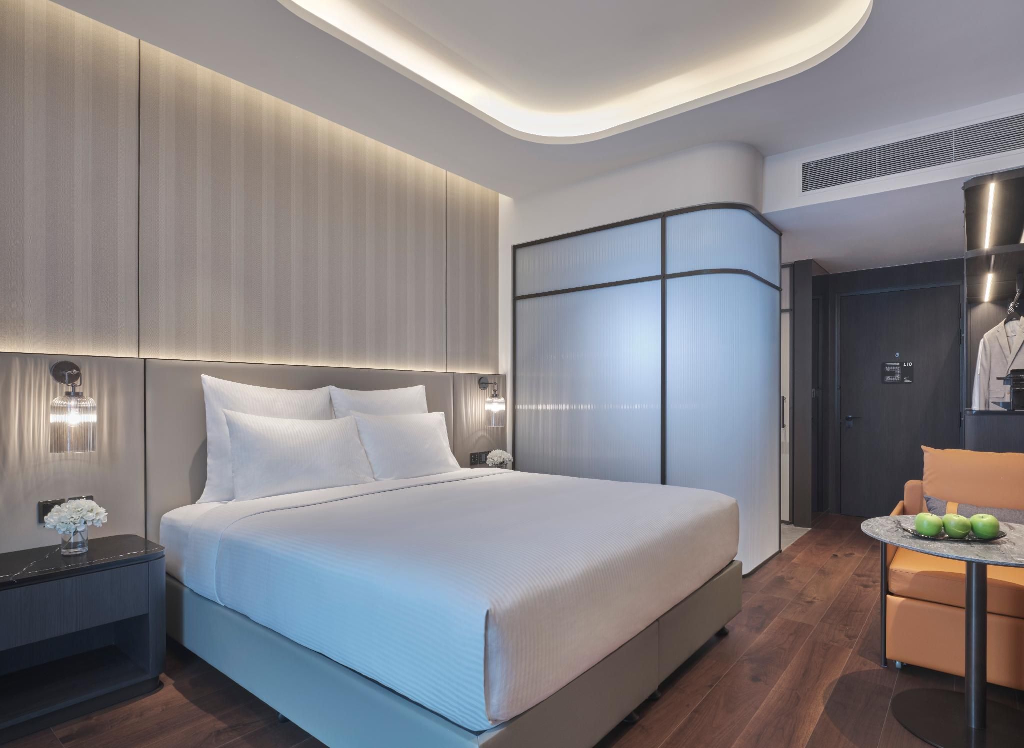 Deluxe Room, 1 King Bed, Rain Shower