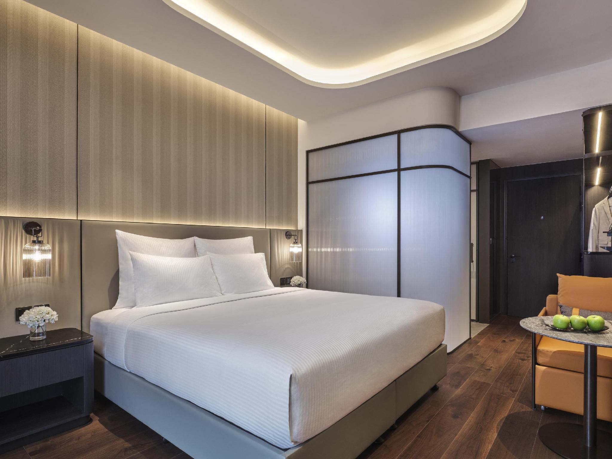High Floor Executive Room, 1 King Bed, Rain Shower, Executive Lounge Access
