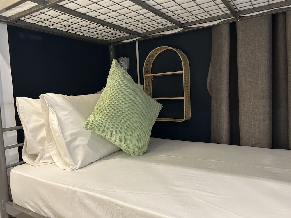 AMIRI PLACE HOTEL Family Room 5