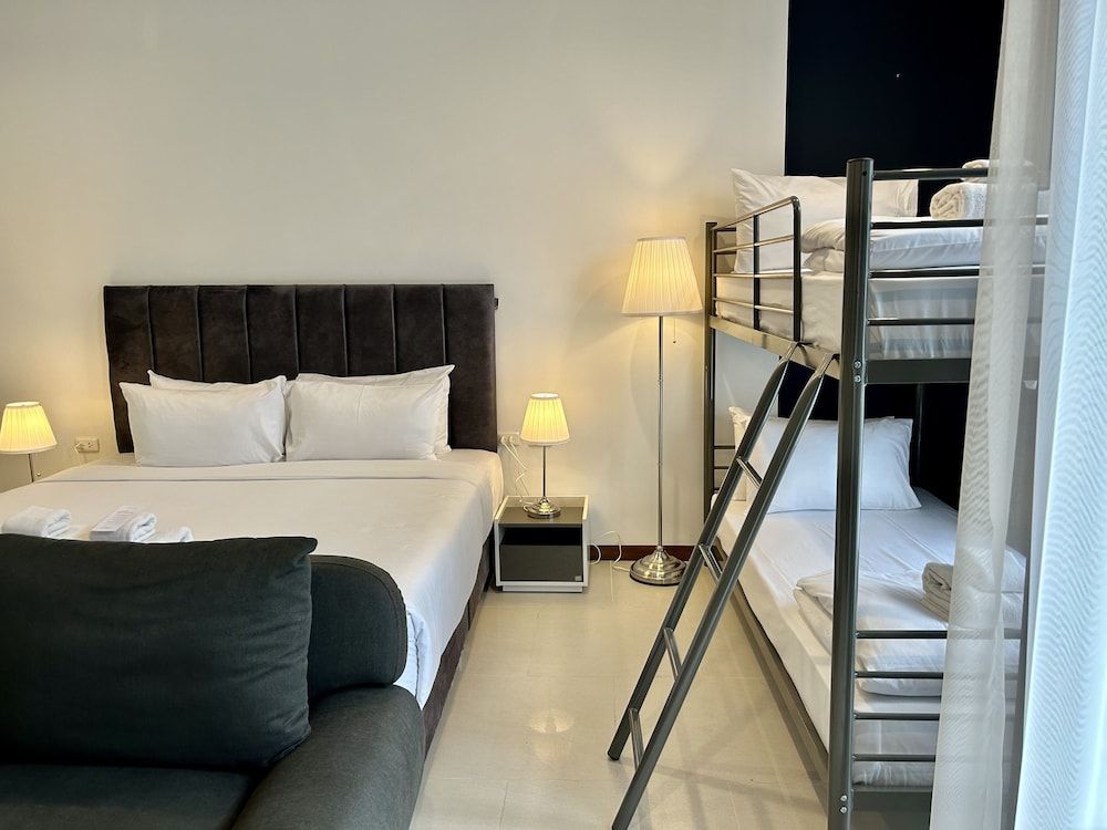 AMIRI PLACE HOTEL Family Room 3