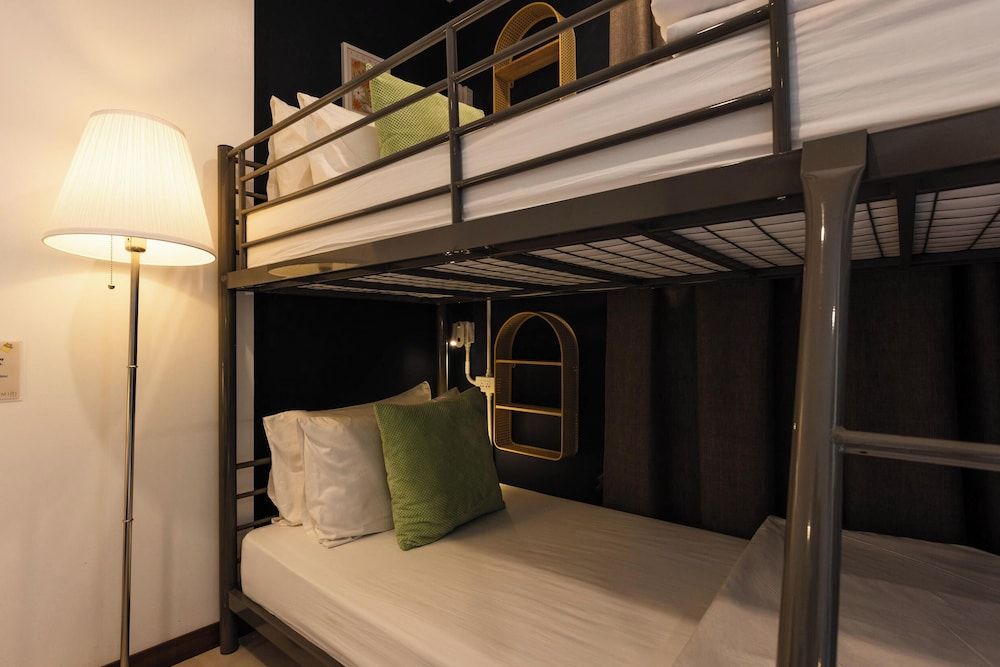 AMIRI PLACE HOTEL Family Room 9