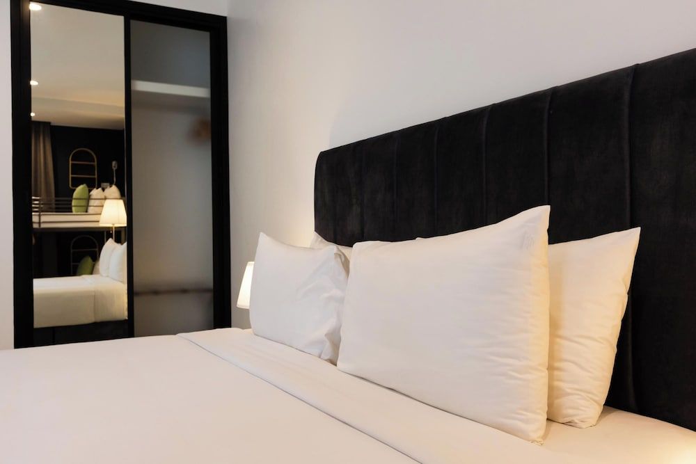 AMIRI PLACE HOTEL Family Room 12