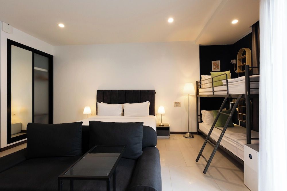 AMIRI PLACE HOTEL Family Room 11