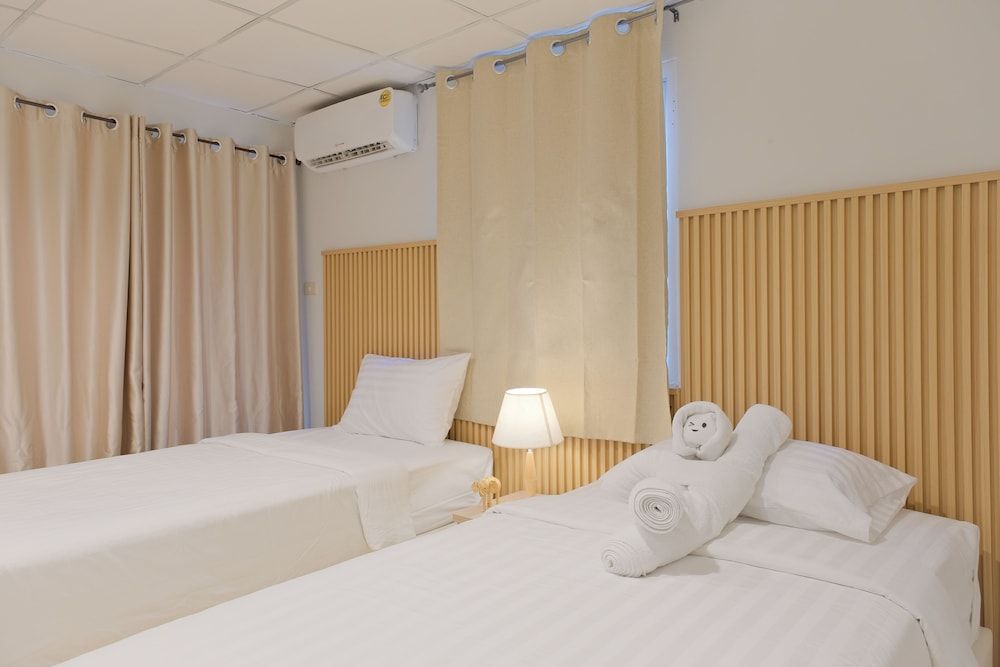 Baan Chinnakarn Twin Room, Balcony, City View 3