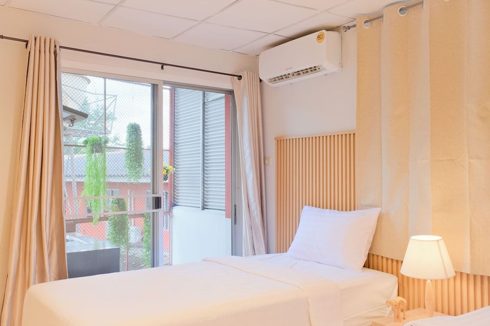 Baan Chinnakarn Twin Room, Balcony, City View 7