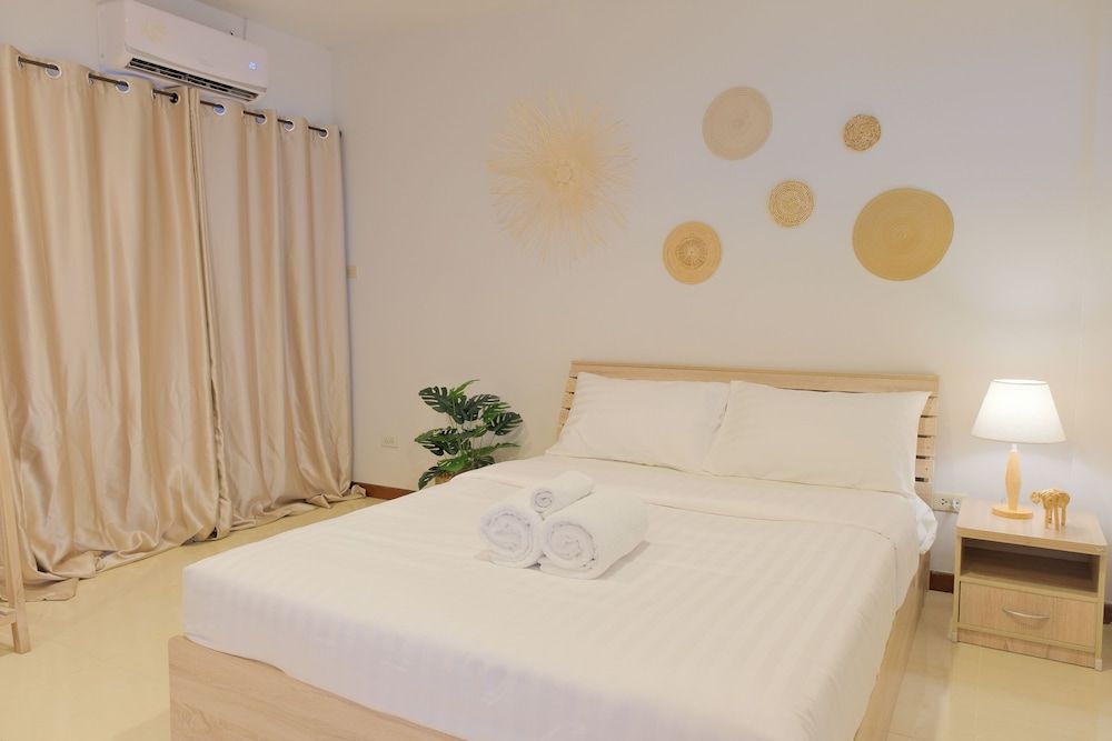 Baan Chinnakarn Double Room, Balcony 3