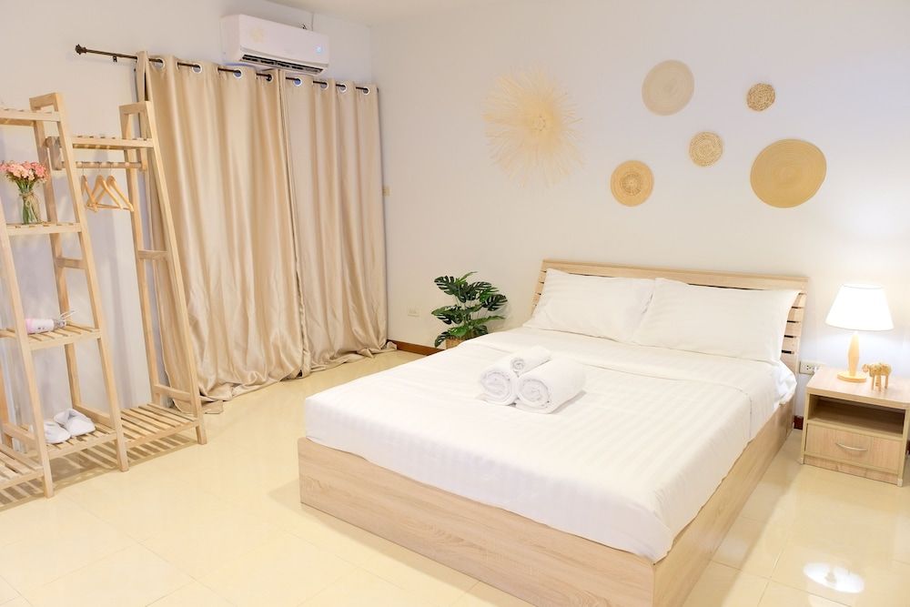 Baan Chinnakarn Double Room, Balcony