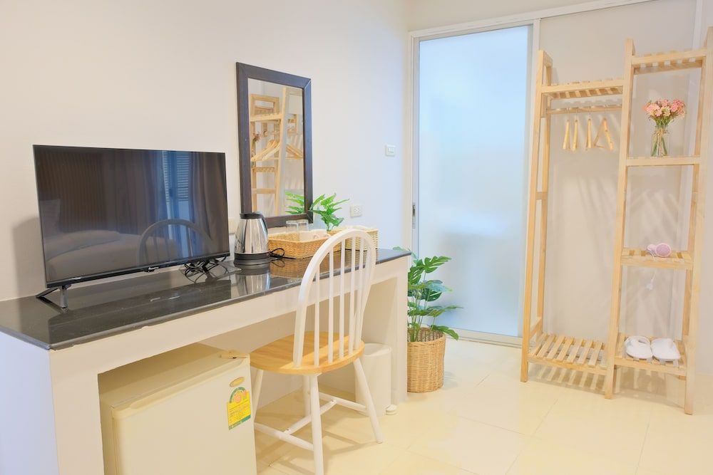 Baan Chinnakarn Twin Room, Balcony, City View 4