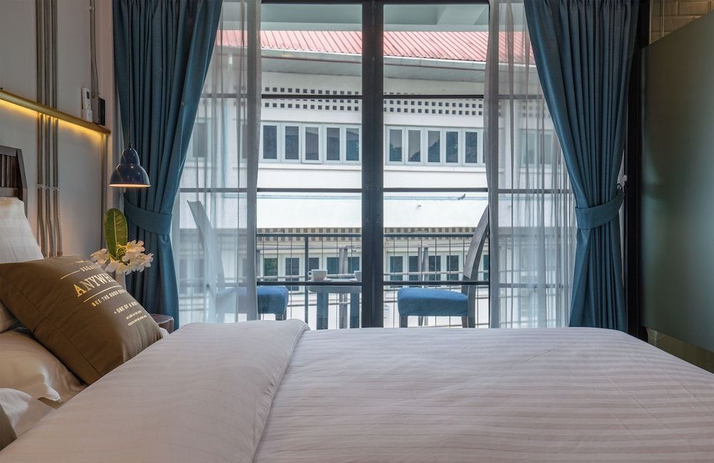 Deluxe Double Room, 1 King Bed, Balcony, Pool View