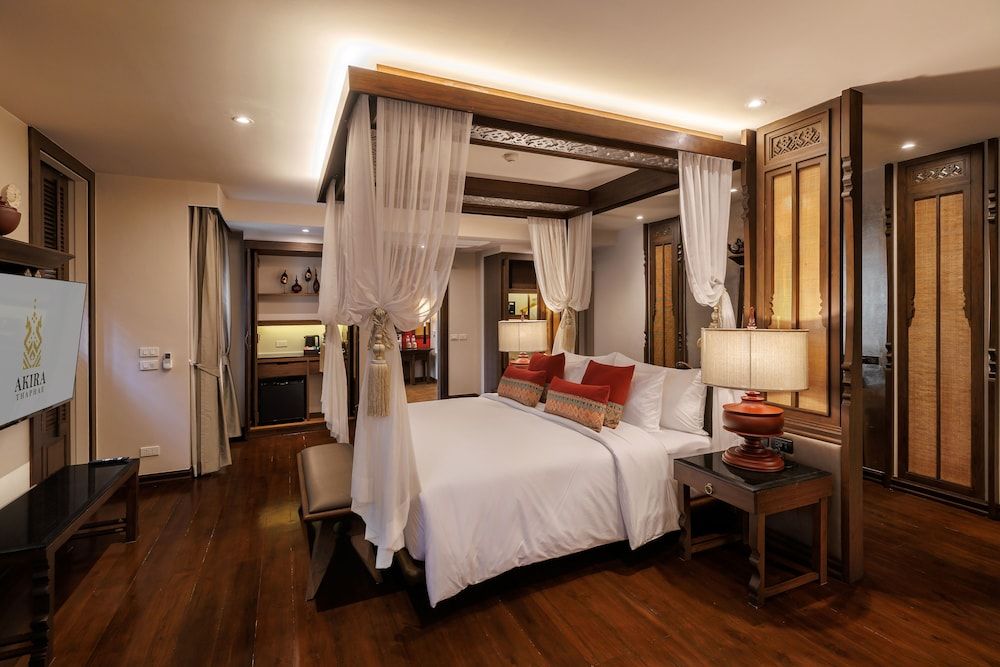 Royal Studio Suite, 1 King Bed, Bathtub