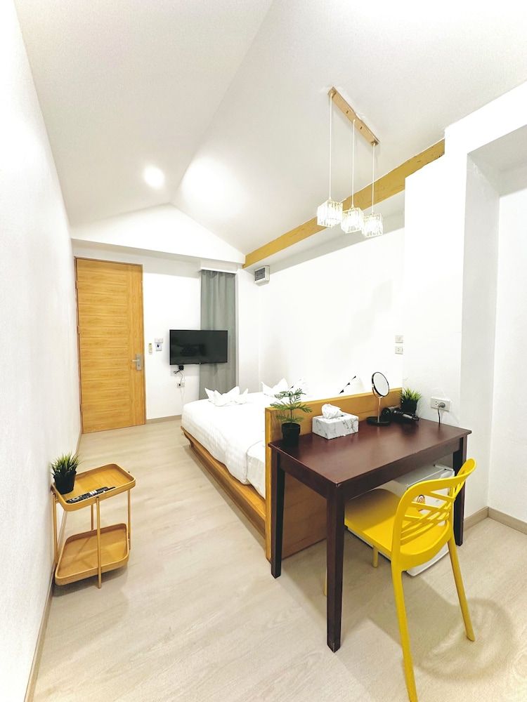 Sherva101 Home and Hostel Superior Room 4