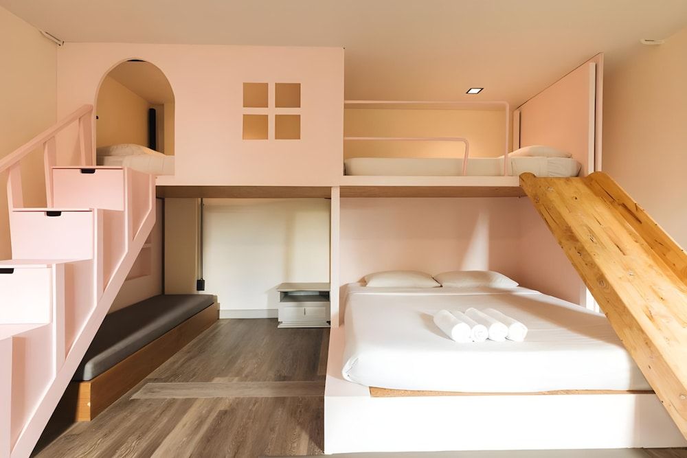 Family Room, Multiple Beds, Non Smoking, City View