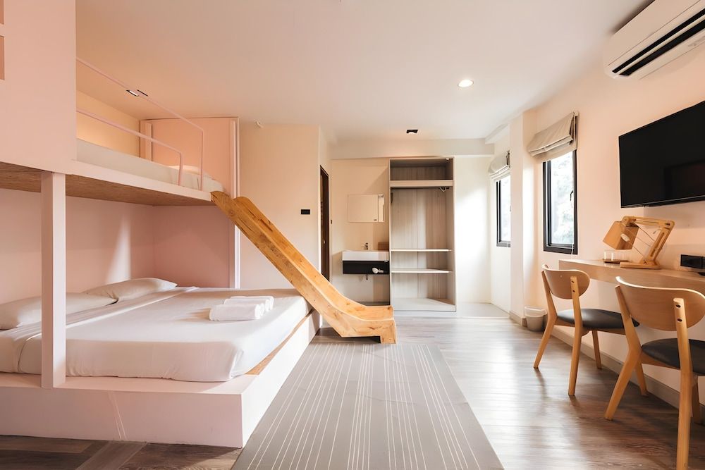Family Room, Multiple Beds