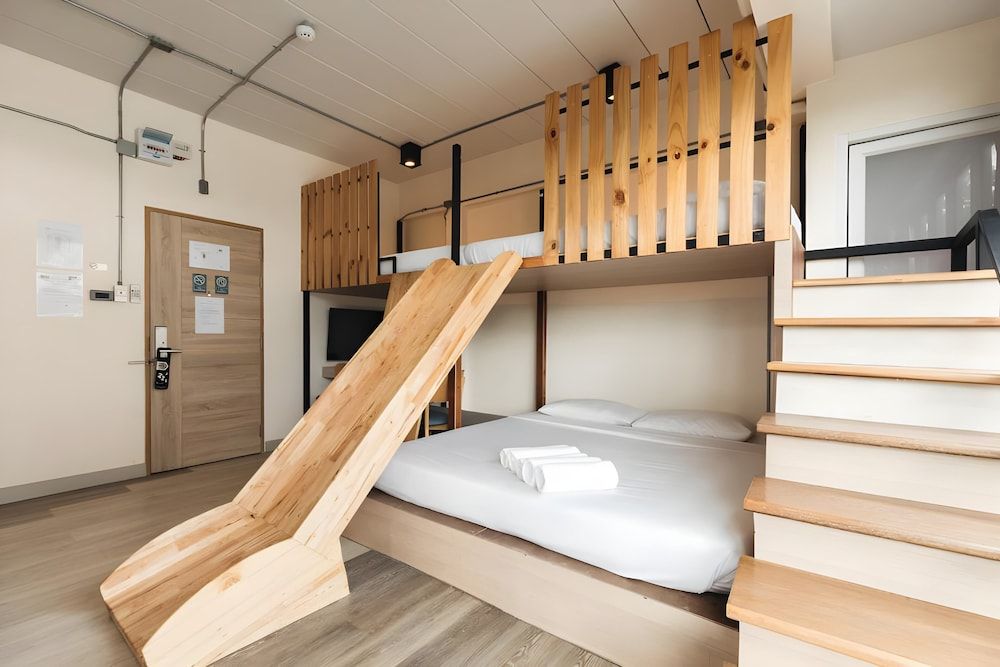 Family Room, Multiple Beds, City View