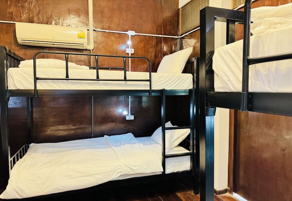 Bed in 6-Bed Mixed Dorm Room