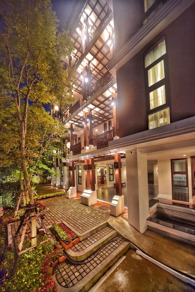 Front of property - evening/night