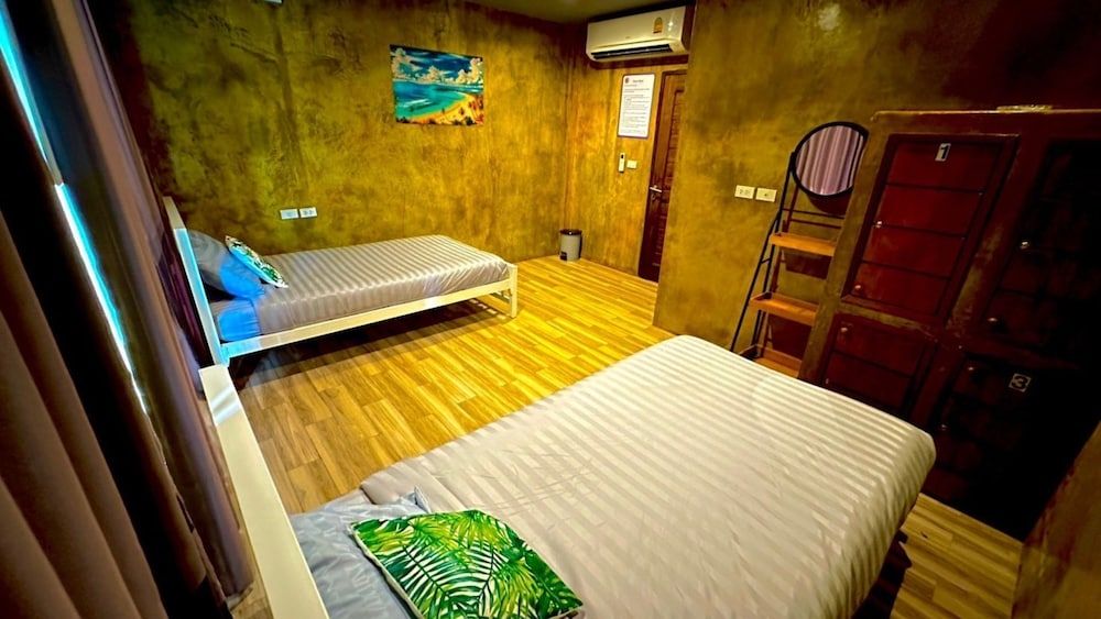 Hi Samui Hostel Shared Dormitory, Mixed Dorm, Non Smoking, Courtyard View