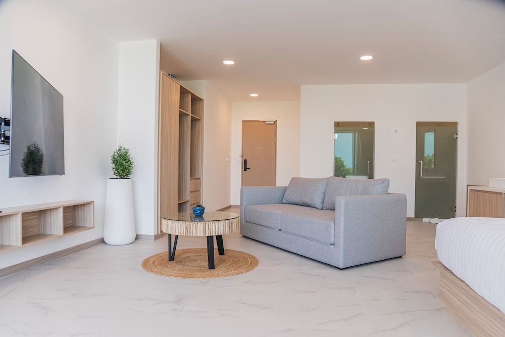 Replay Pool Villa Grand Double Room, Sea View 11