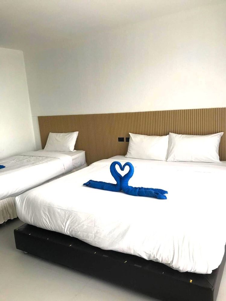 Rockstar Beach Apartments Deluxe Double or Twin Room, Ocean View 2