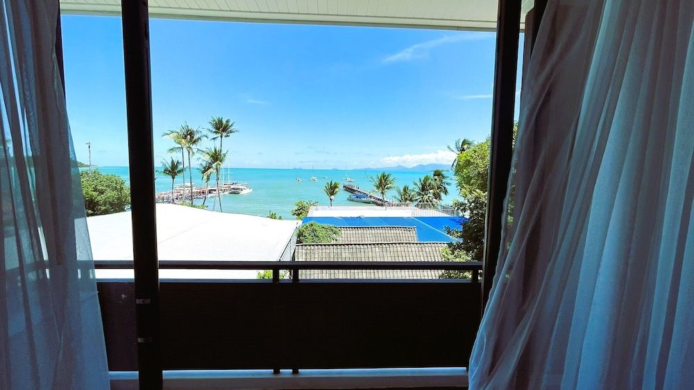 Rockstar Beach Apartments Deluxe Double or Twin Room, Ocean View 8