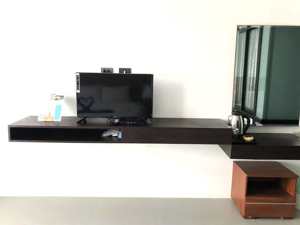 Rockstar Beach Apartments Deluxe Double or Twin Room, Ocean View 14