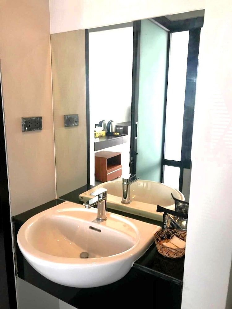 Rockstar Beach Apartments Deluxe Double or Twin Room, Ocean View 11