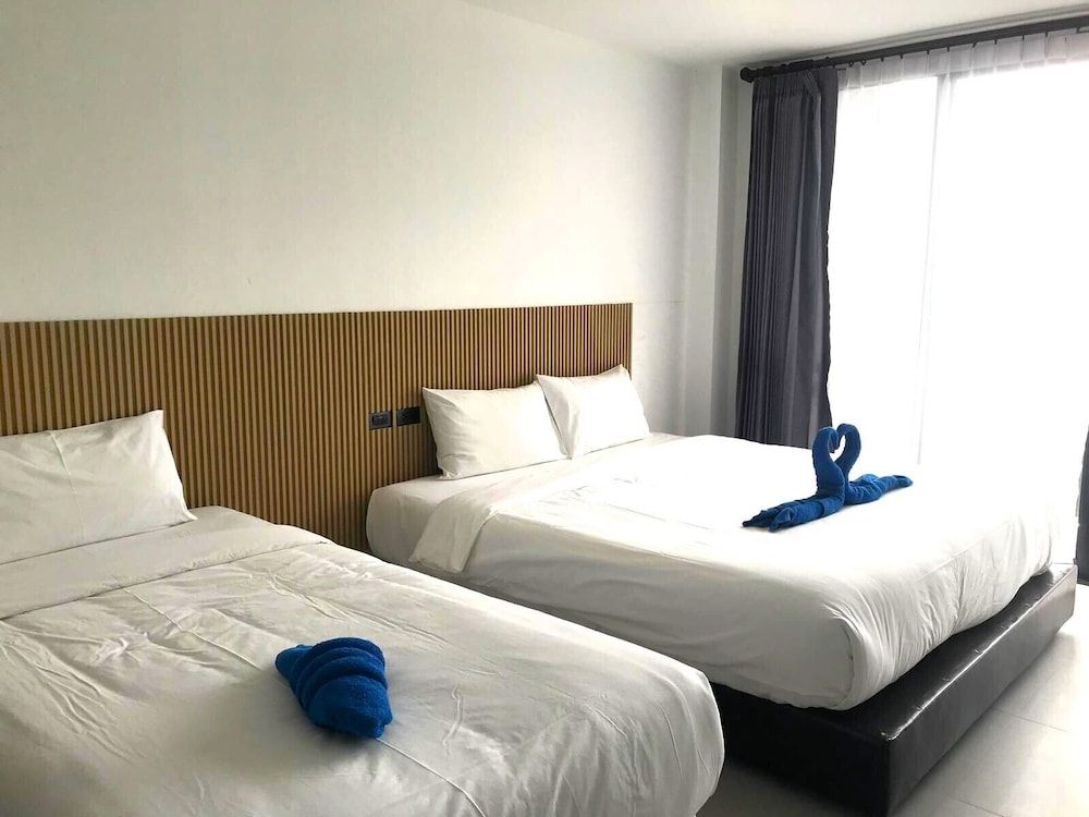 Rockstar Beach Apartments Deluxe Double or Twin Room, Ocean View 4