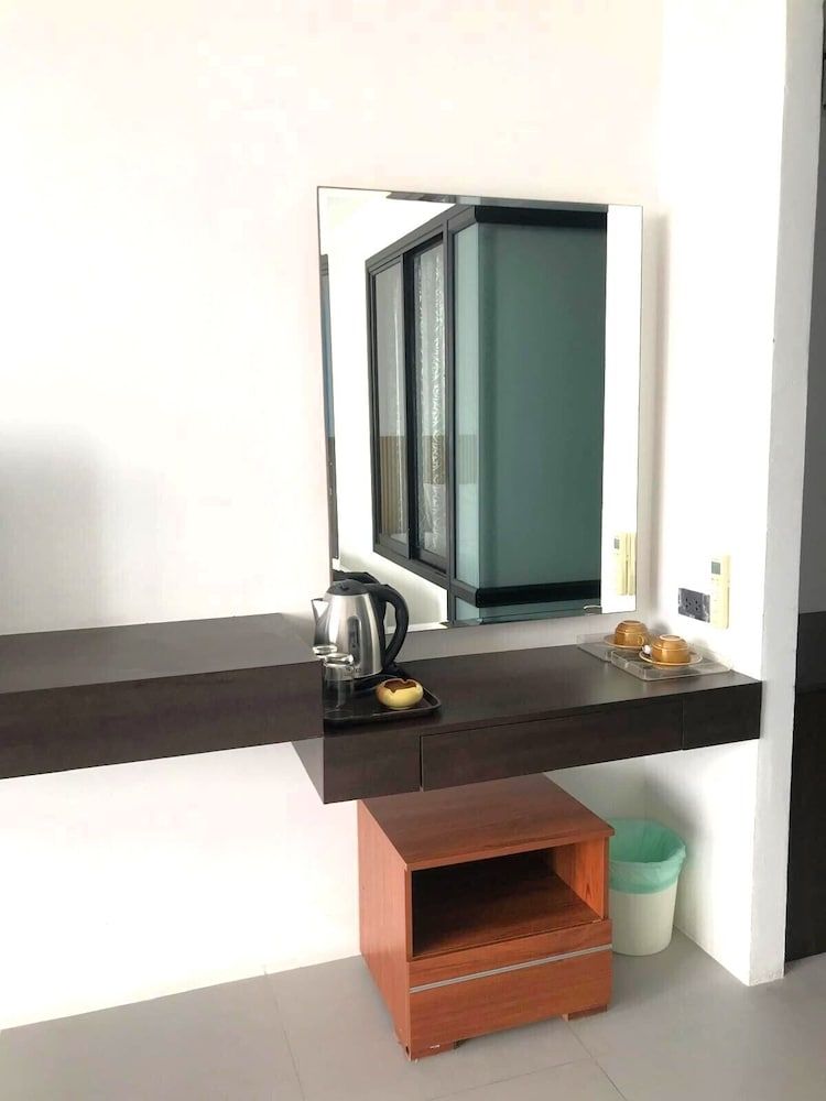 Rockstar Beach Apartments Deluxe Double or Twin Room, Ocean View 13