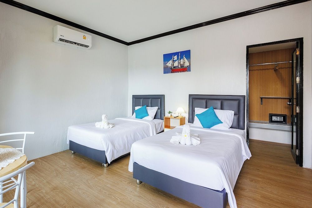Superior Twin Room, Pool View