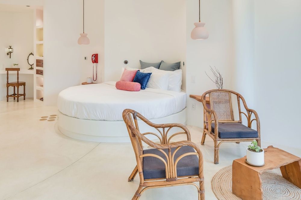 Ampersand Resort Premier Room 4