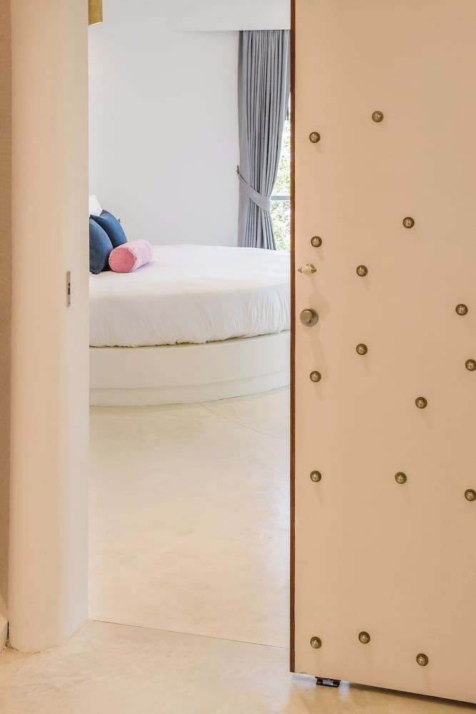 Ampersand Resort Signature Room 13