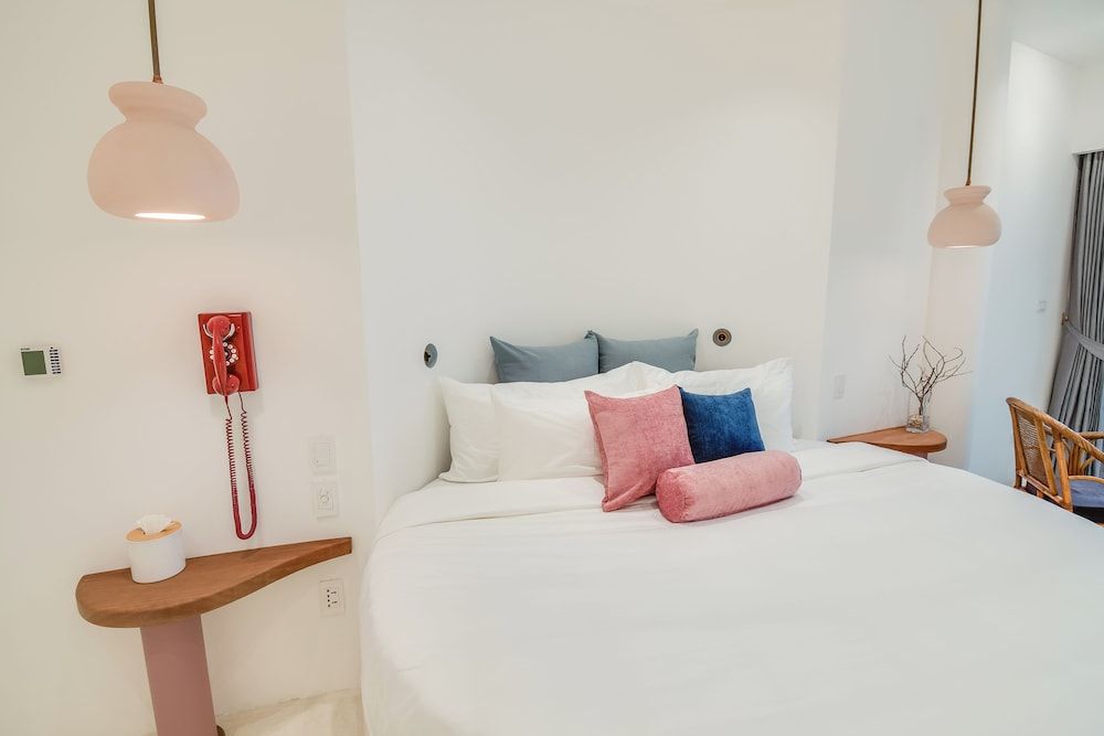 Ampersand Resort Premier Room 3