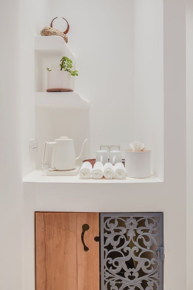 Ampersand Resort Premier Room 8