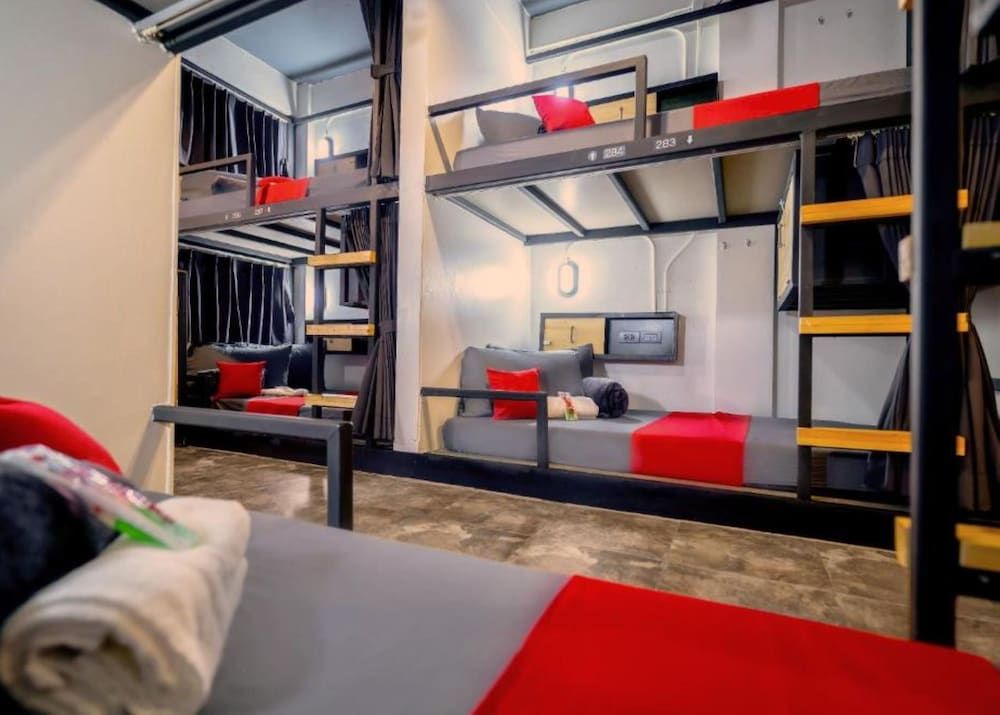 Shared Dormitory, Women only