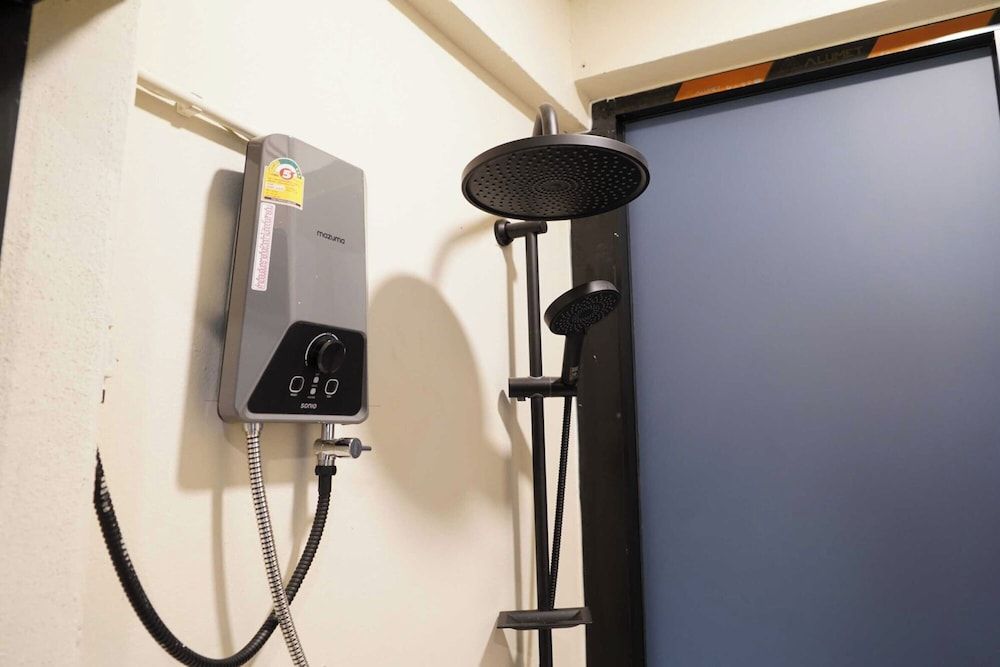 RQ Bangkok Huai Khwang by Collection O Superior Twin Room 7