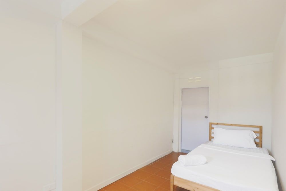 RQ Bangkok Huai Khwang by Collection O