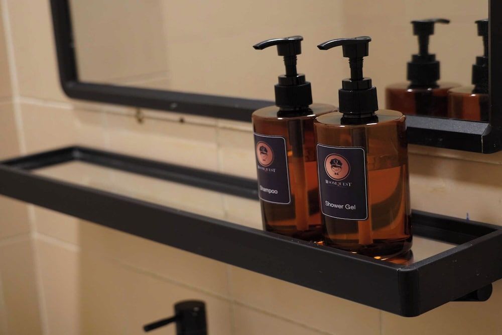 RQ Bangkok Huai Khwang by Collection O Superior Twin Room 5