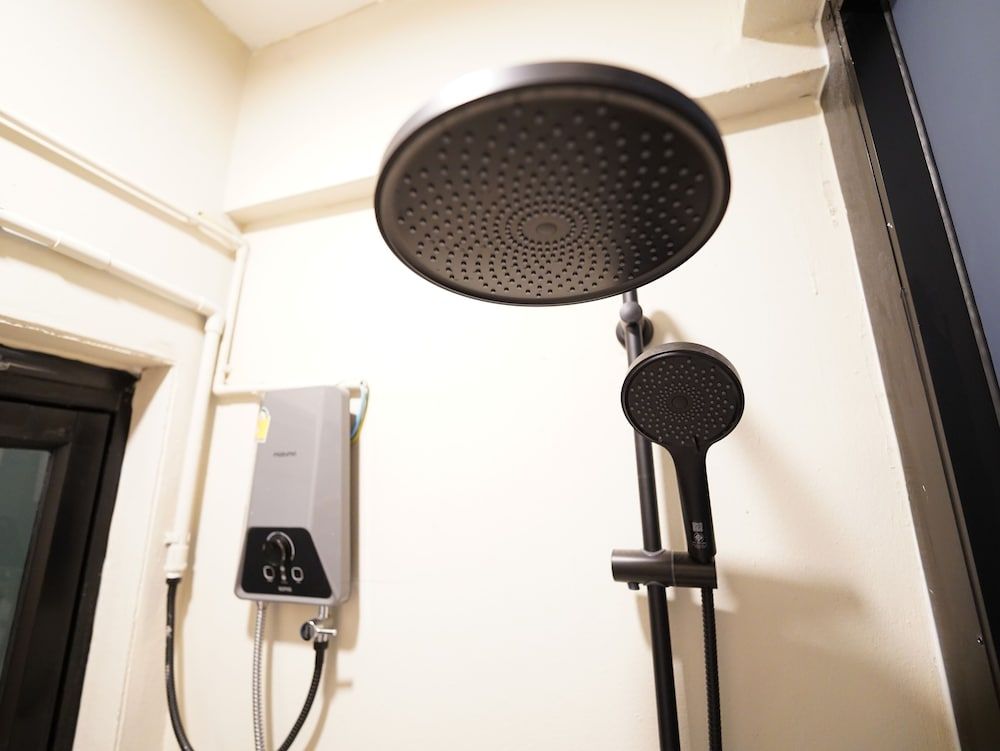 RQ Bangkok Huai Khwang by Collection O Superior Twin Room 8