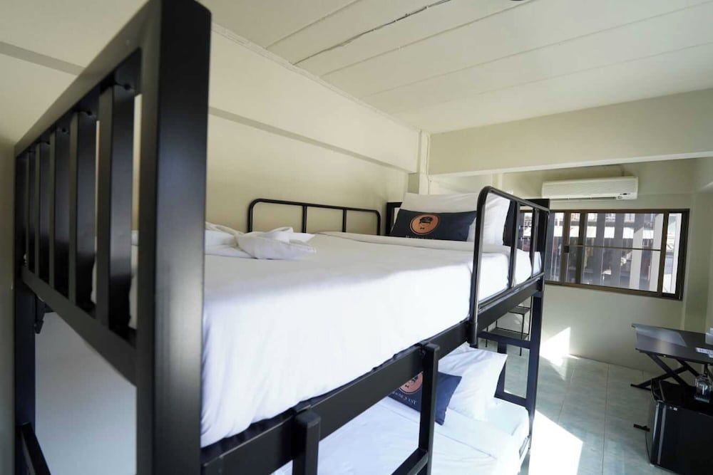 RQ Bangkok Huai Khwang by Collection O Superior Twin Room 3