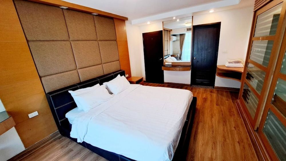 Condo, 2 Bedrooms, Accessible, Balcony