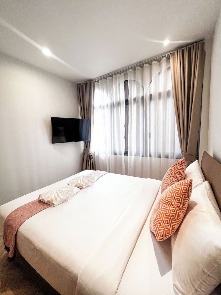 Deluxe Room, 1 Queen Bed, Non Smoking